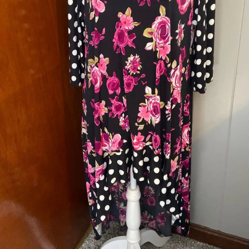 SOLD 💗Floral High low top💗 - Picture 2 of 5